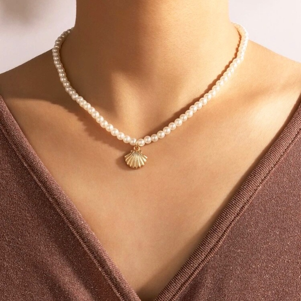 Shell Pendant & Peal Beaded Necklace